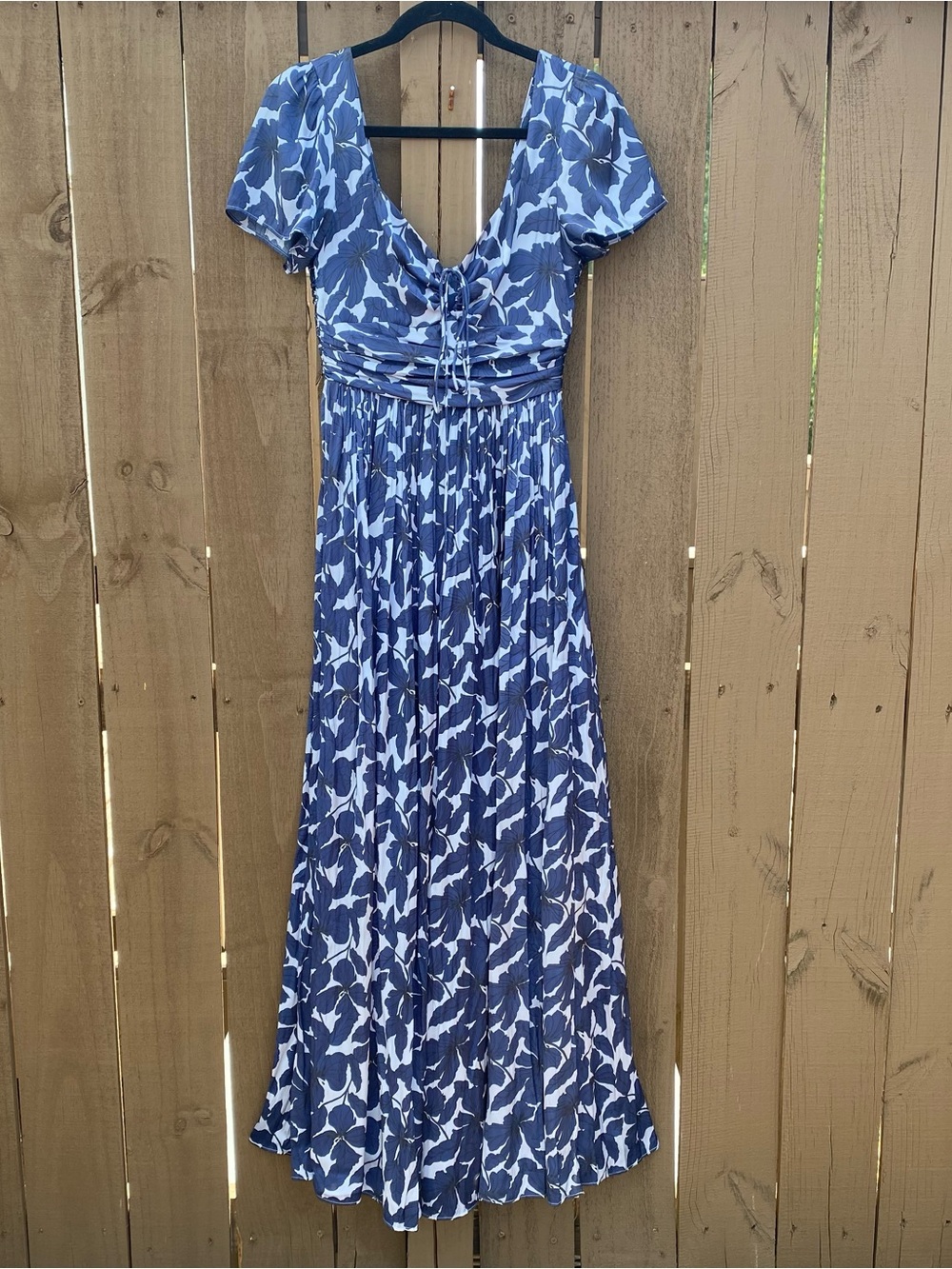 J. Crew Tie-neck flutter-sleeve bluefloral dress in printed luster crepe size sm